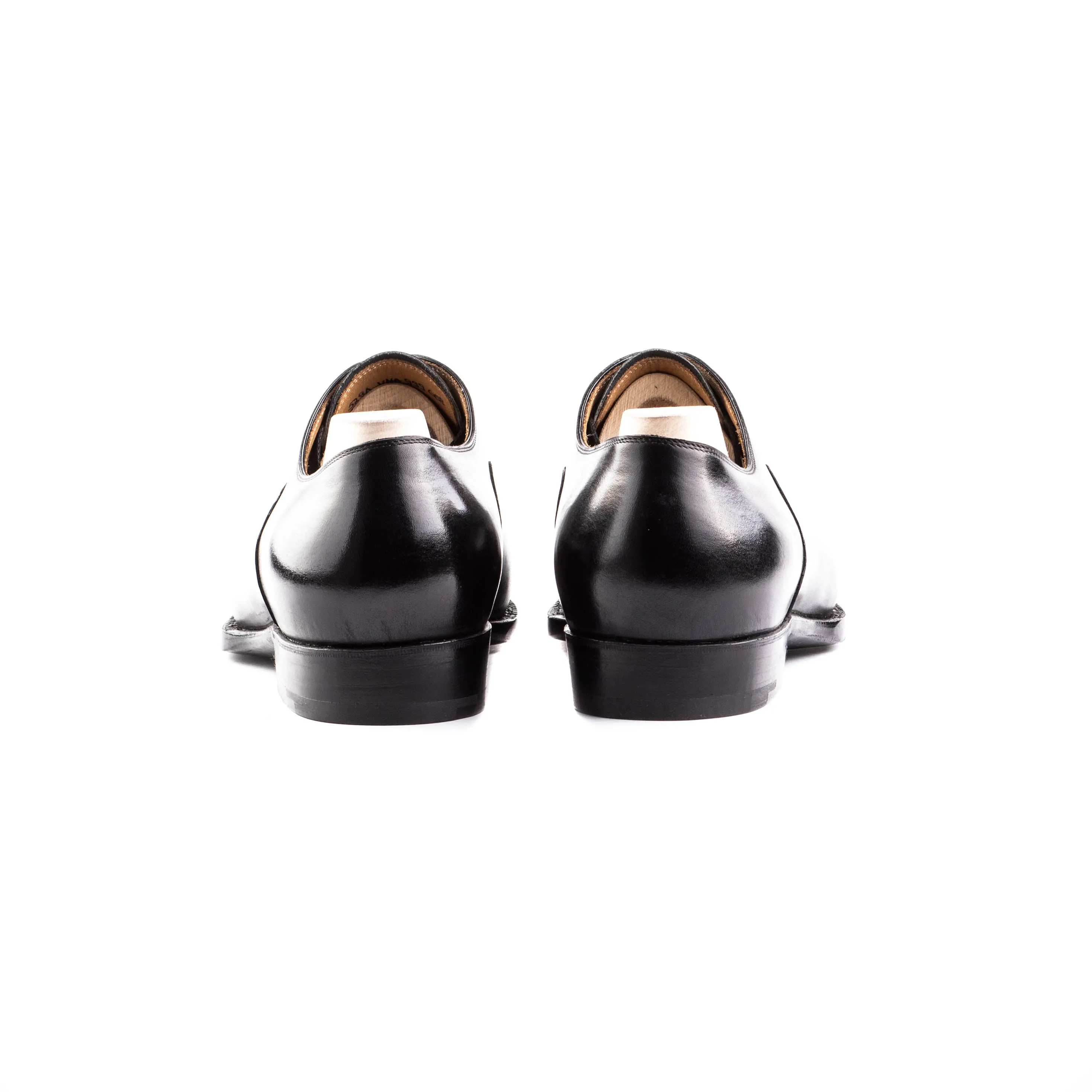 Elegant, straight toe cap Oxford
