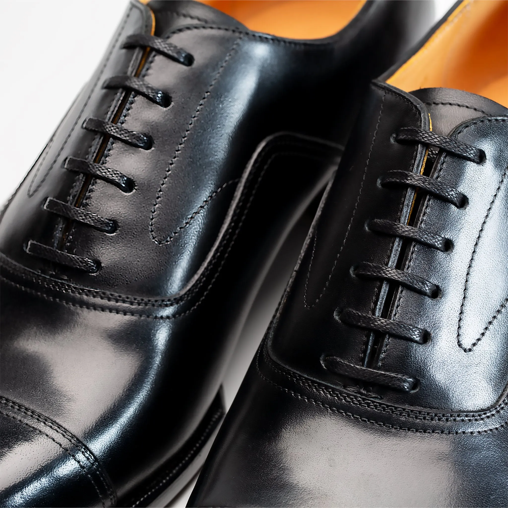 Highland Oxford -  Black Calfskin