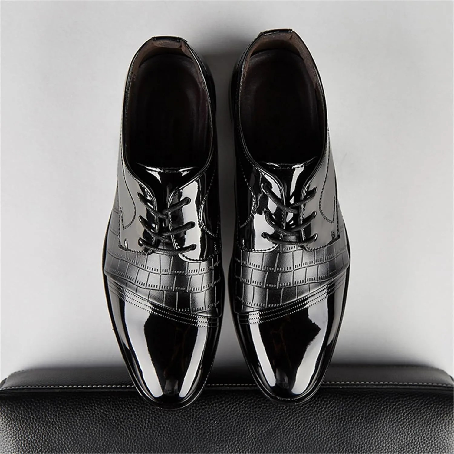 Men's Vintage Patent Leather Cap Toe Two-Tone Dress Shoes Modern Formal Business Lace Up Round Toe Oxford
